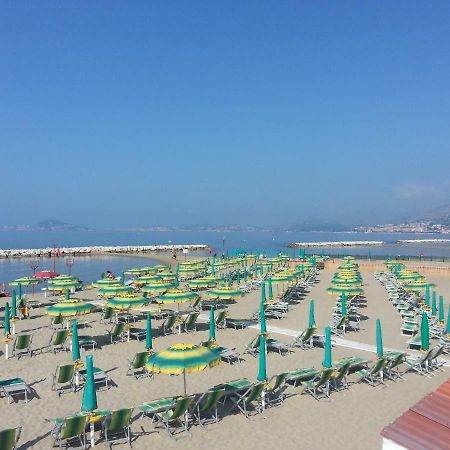Guesthouse Holiday Formia Beach エクステリア 写真