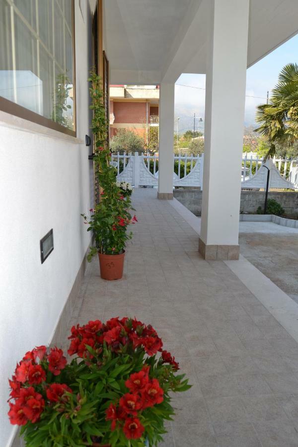 Guesthouse Holiday Formia Beach エクステリア 写真