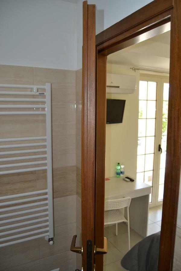 Guesthouse Holiday Formia Beach エクステリア 写真