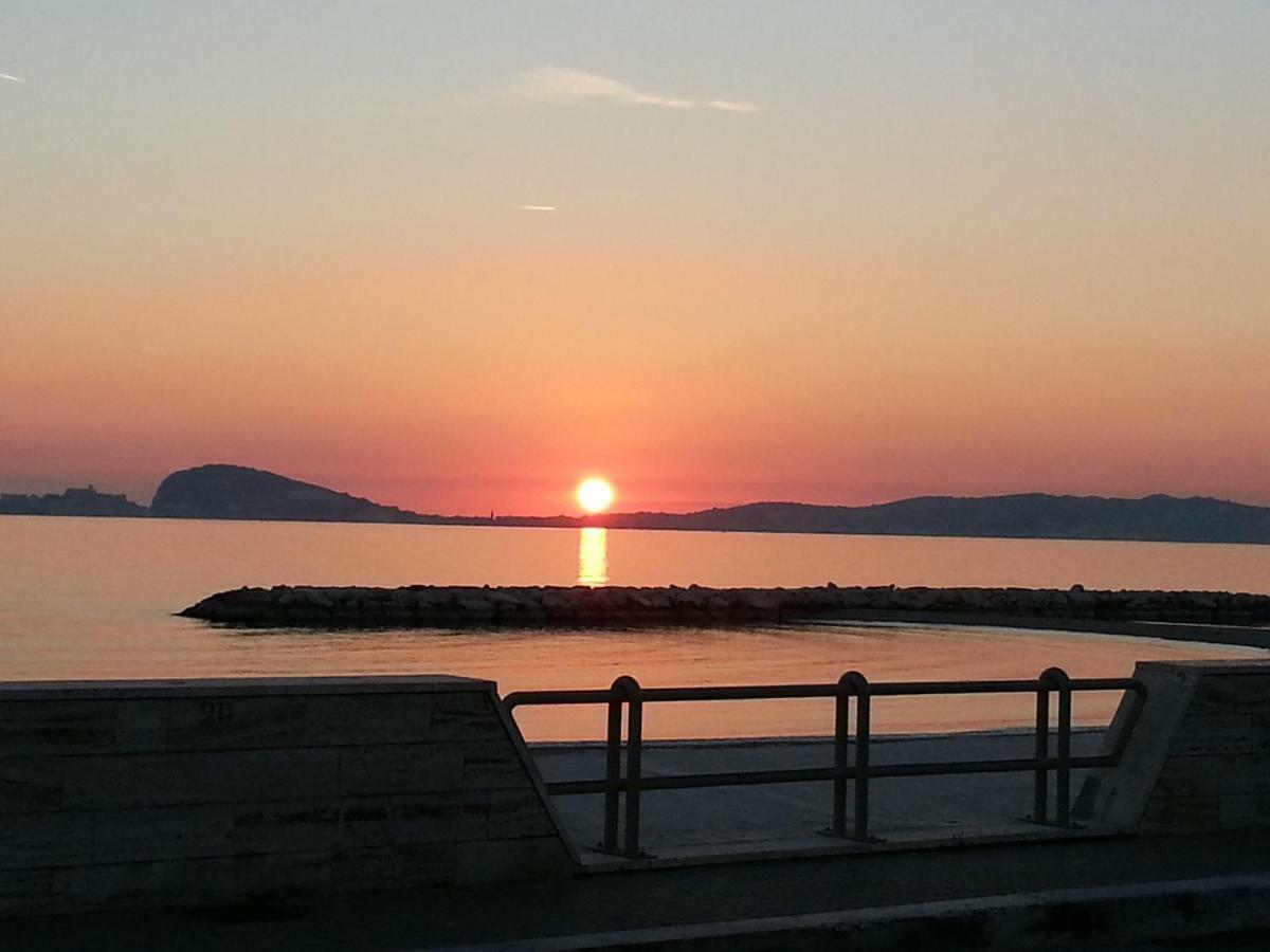 Guesthouse Holiday Formia Beach エクステリア 写真