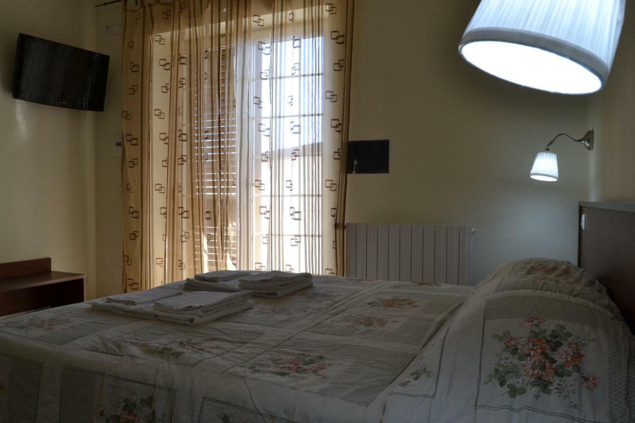 Guesthouse Holiday Formia Beach エクステリア 写真