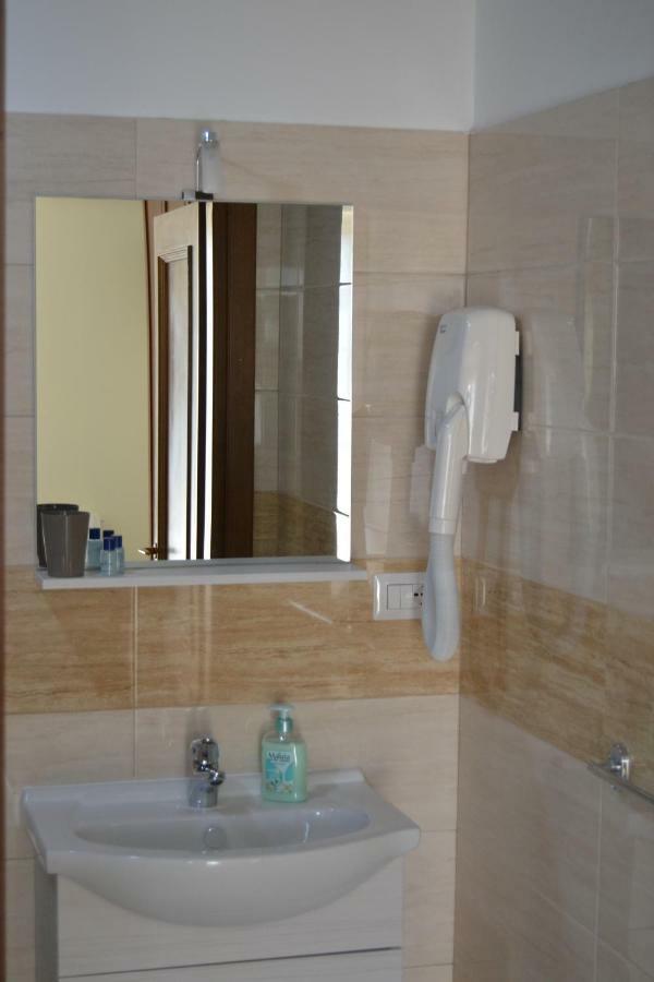 Guesthouse Holiday Formia Beach エクステリア 写真