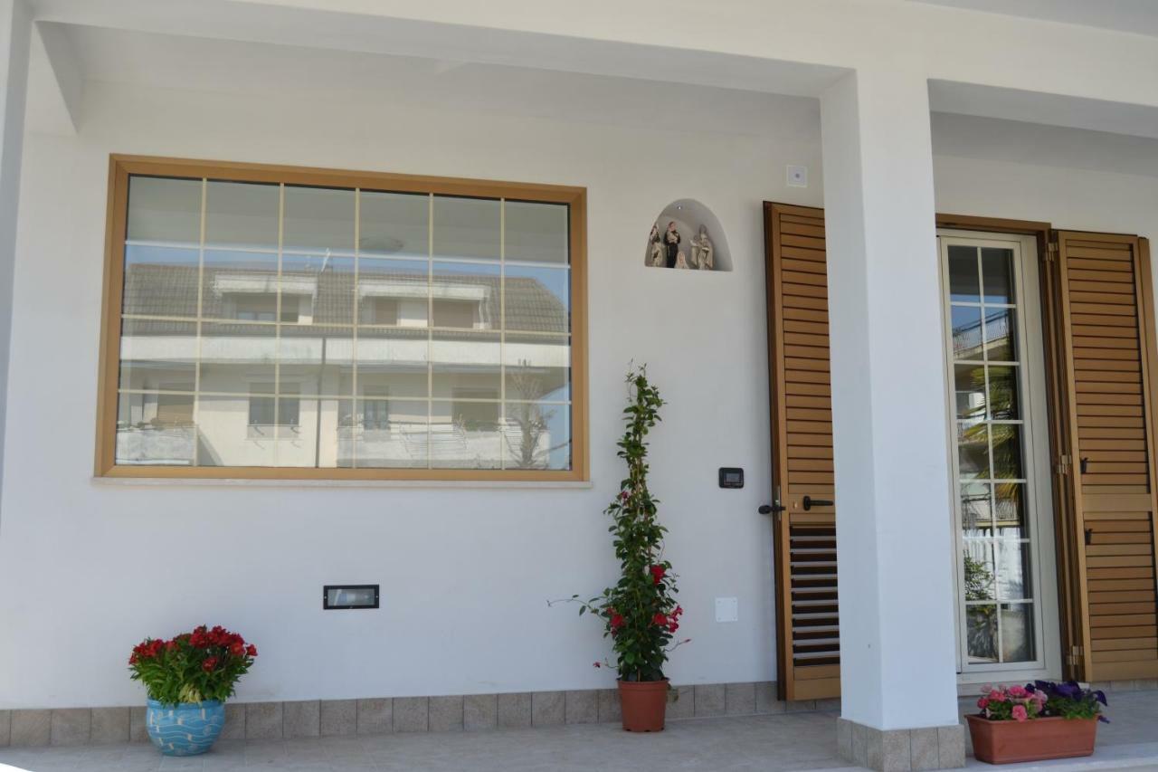 Guesthouse Holiday Formia Beach エクステリア 写真
