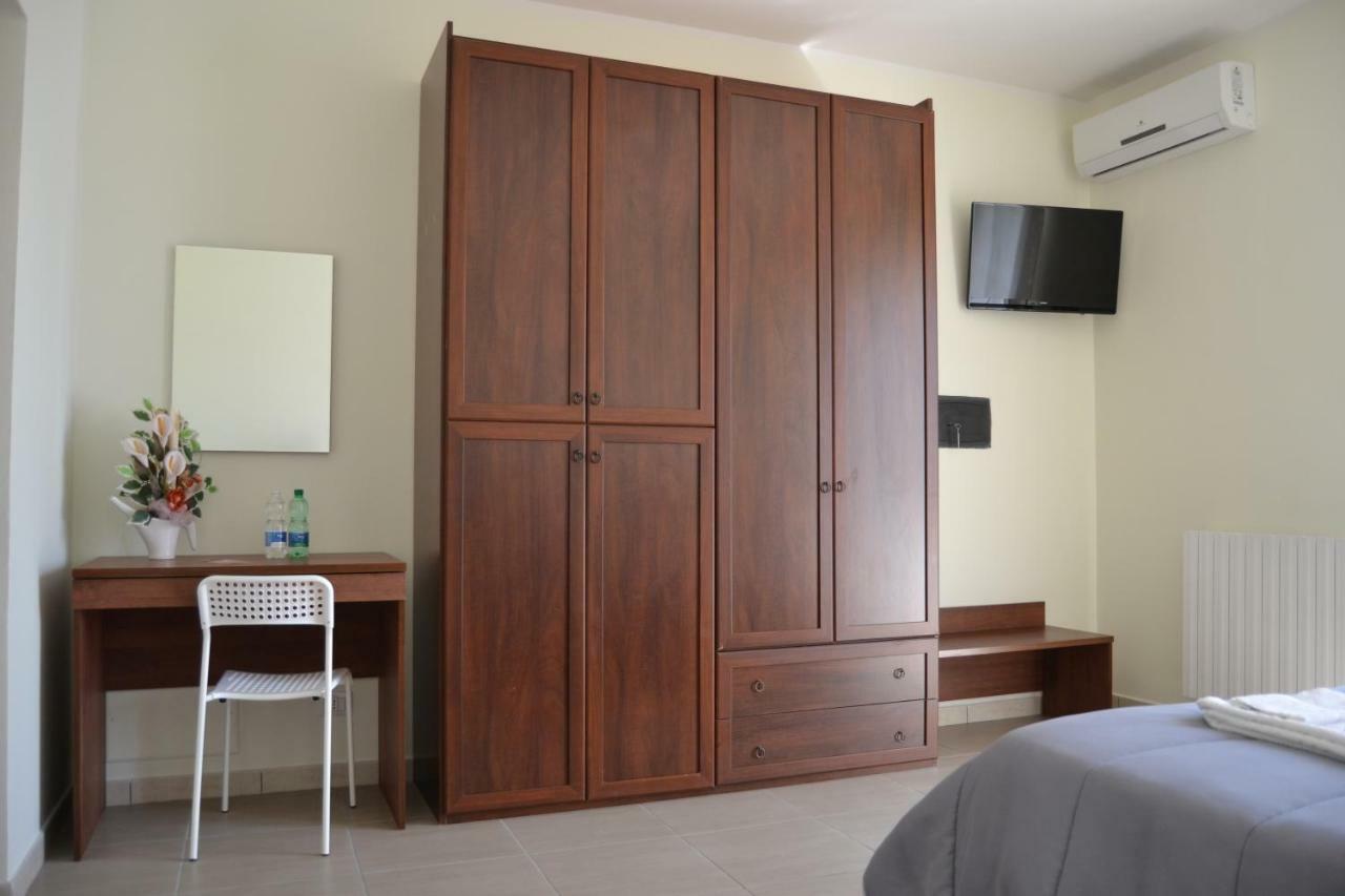 Guesthouse Holiday Formia Beach エクステリア 写真