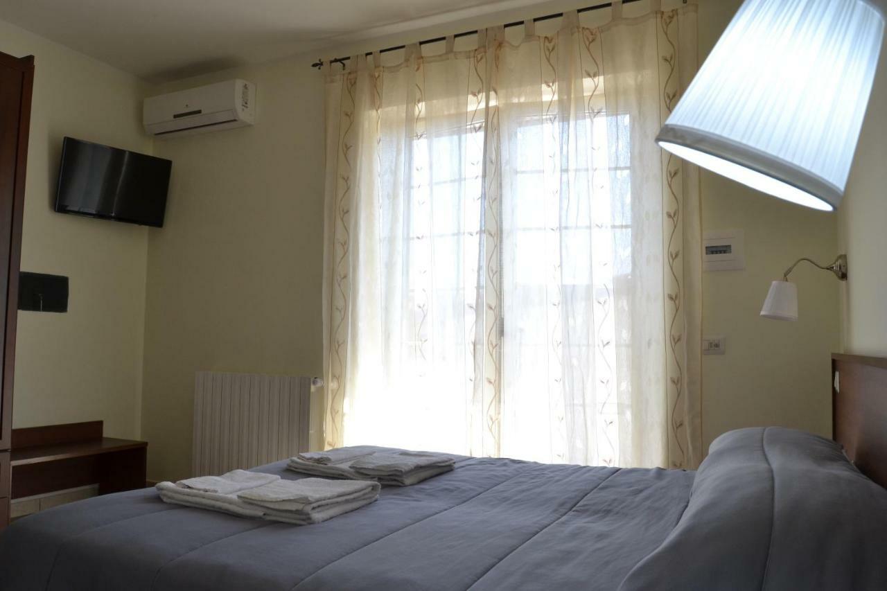Guesthouse Holiday Formia Beach エクステリア 写真