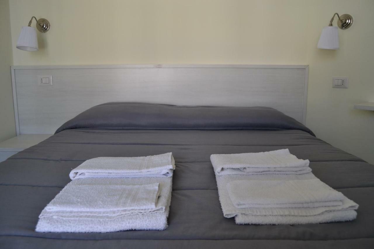 Guesthouse Holiday Formia Beach エクステリア 写真