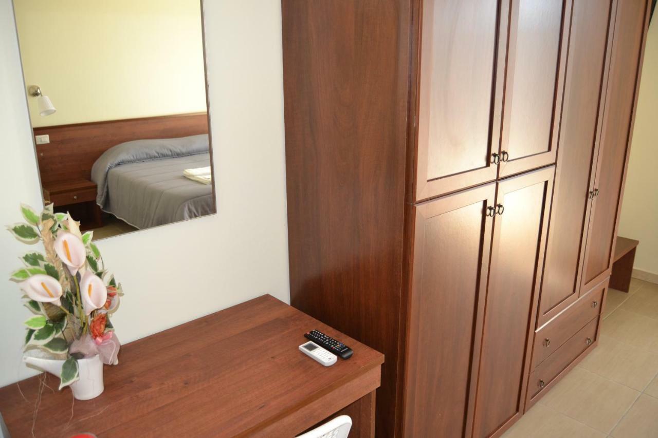Guesthouse Holiday Formia Beach エクステリア 写真