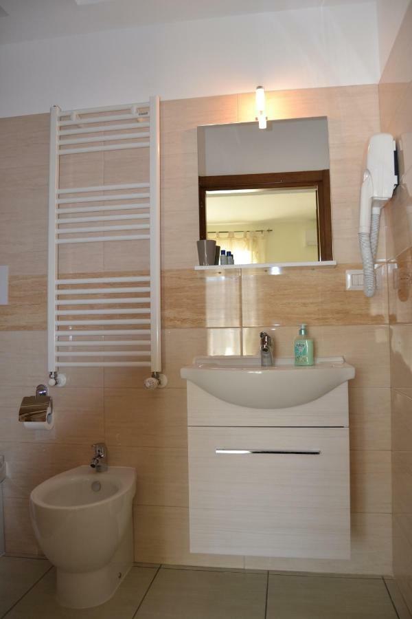 Guesthouse Holiday Formia Beach エクステリア 写真