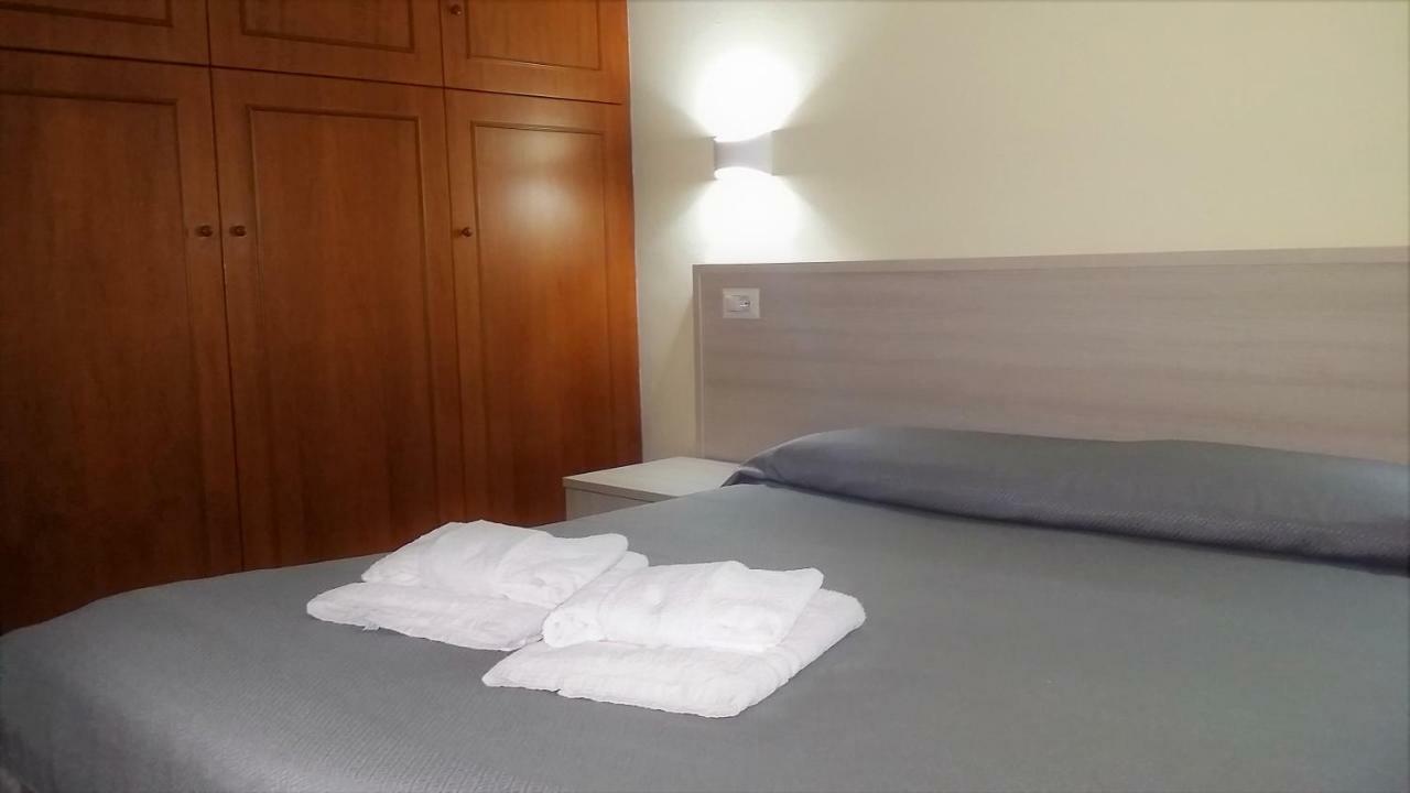 Guesthouse Holiday Formia Beach エクステリア 写真